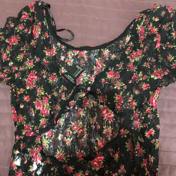 Lace floral crop top - Picture 2 of 3